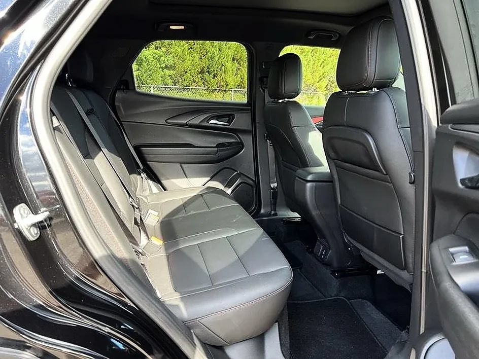 Used 2025 Chevrolet TrailBlazer RS w/ Convenience Package FWD image 37