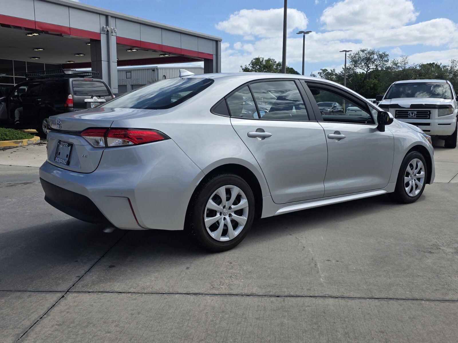 Used 2025 Toyota Corolla LE FWD image 5