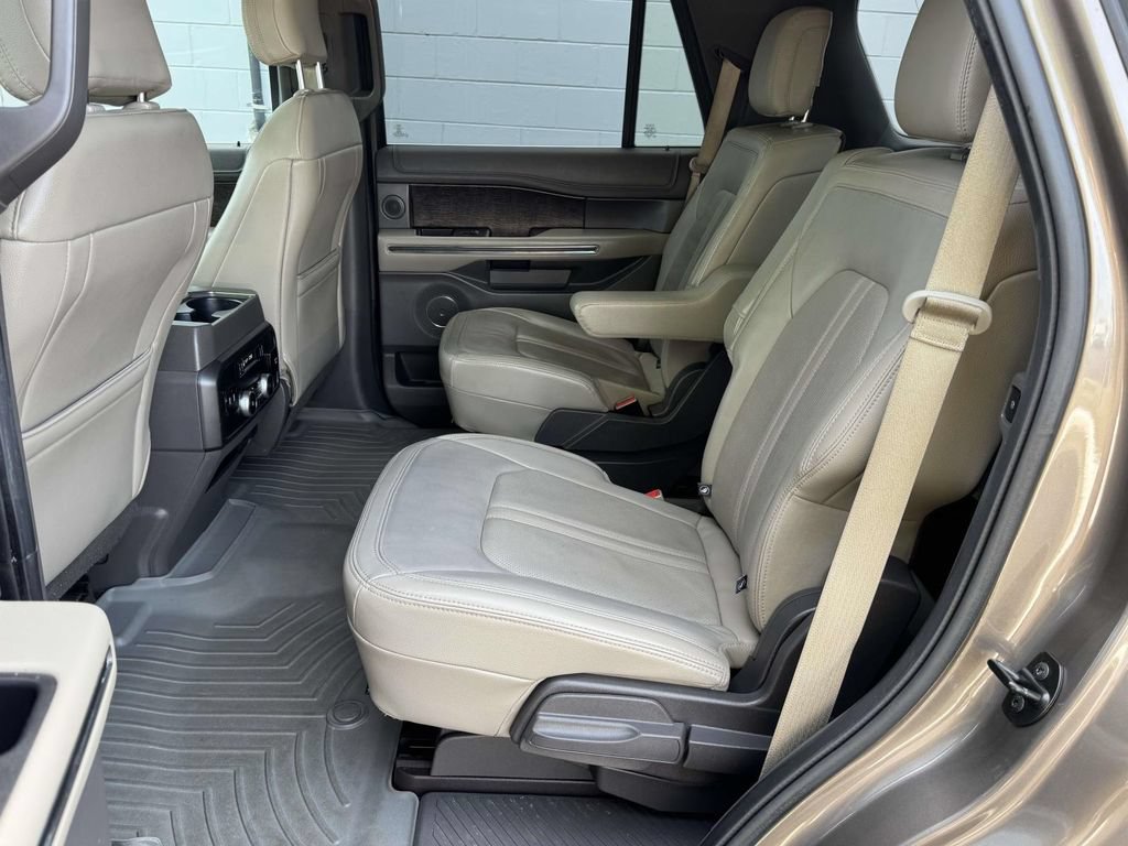 Used 2018 Ford Expedition Limited w/ Equipment Group 302A AWD/4WD image 18