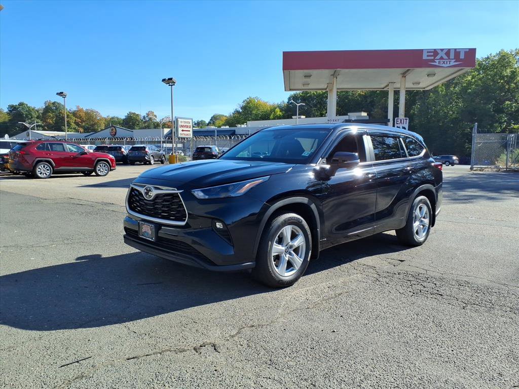 Certified 2024 Toyota Highlander LE AWD/4WD image 3
