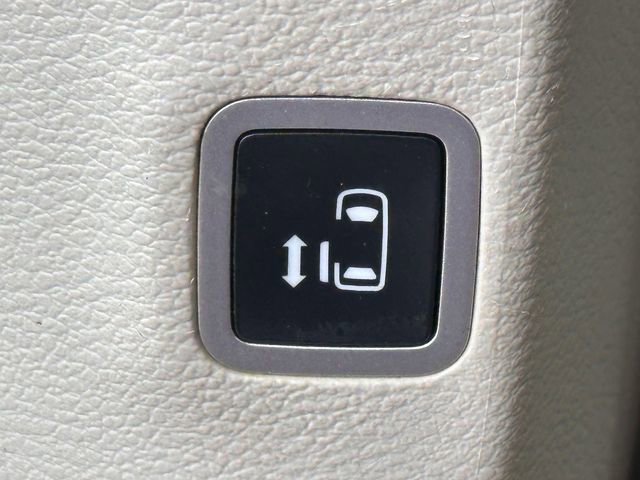 Used 2022 Chrysler Pacifica Touring-L w/ Uconnect Theater Family Group FWD image 24