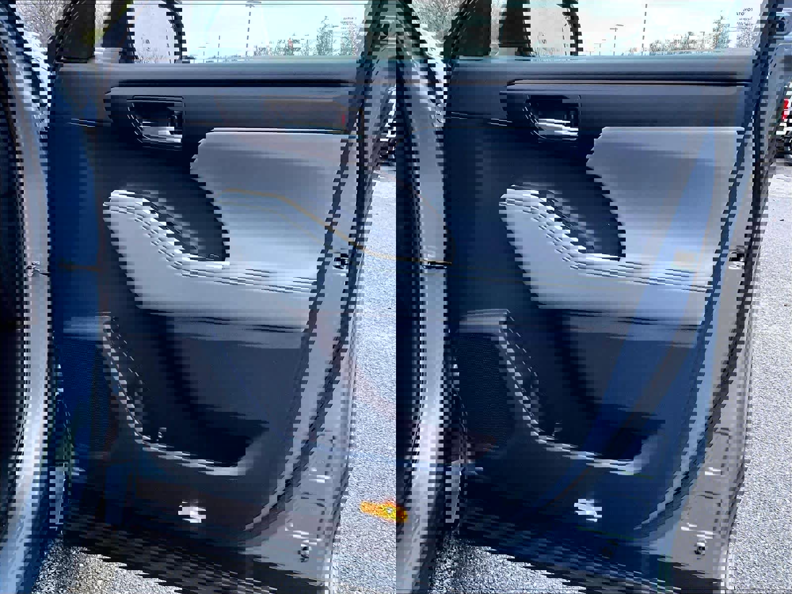 Used 2023 Toyota Highlander XLE image 12