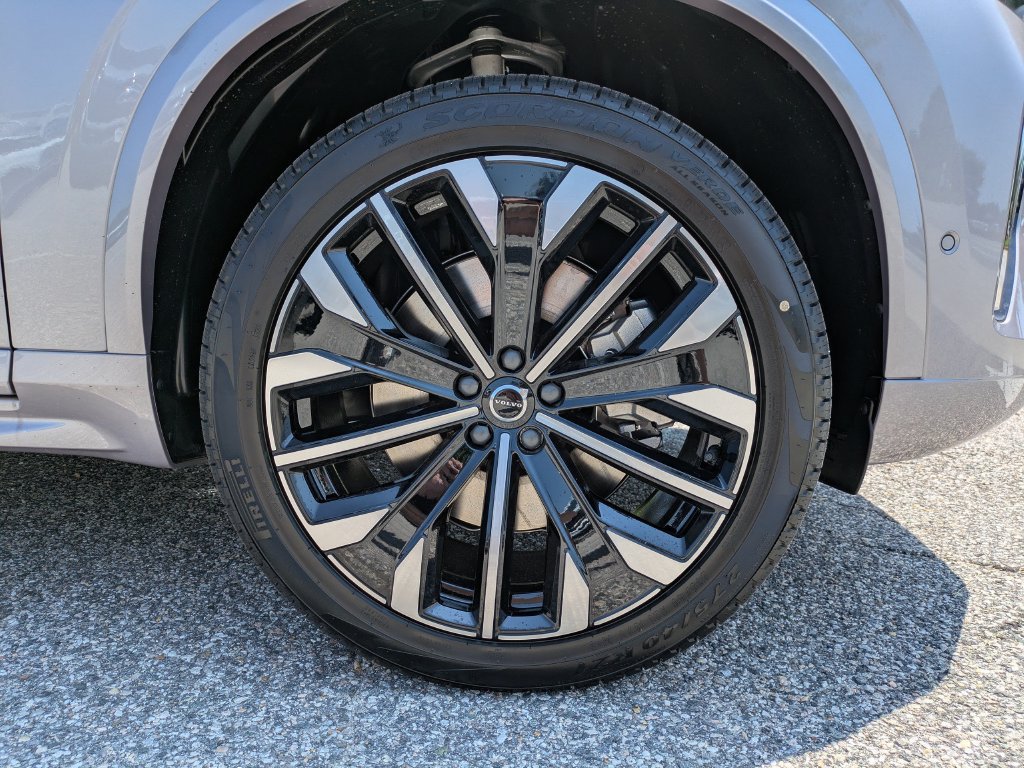 New 2026 Volvo XC90 T8 Plus w/ Protection Package Premier AWD/4WD image 11