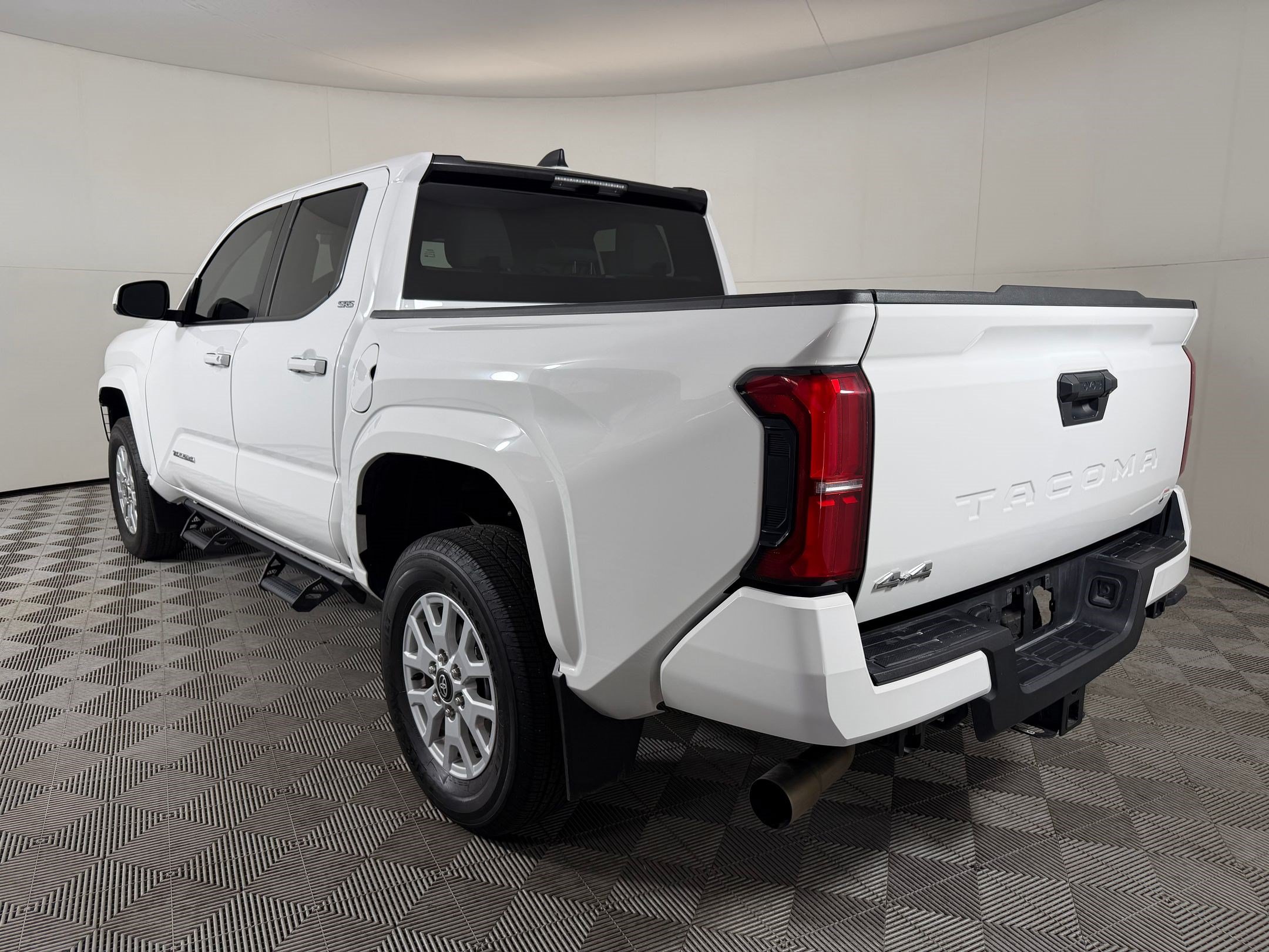 Used 2024 Toyota Tacoma SR5 AWD/4WD image 3