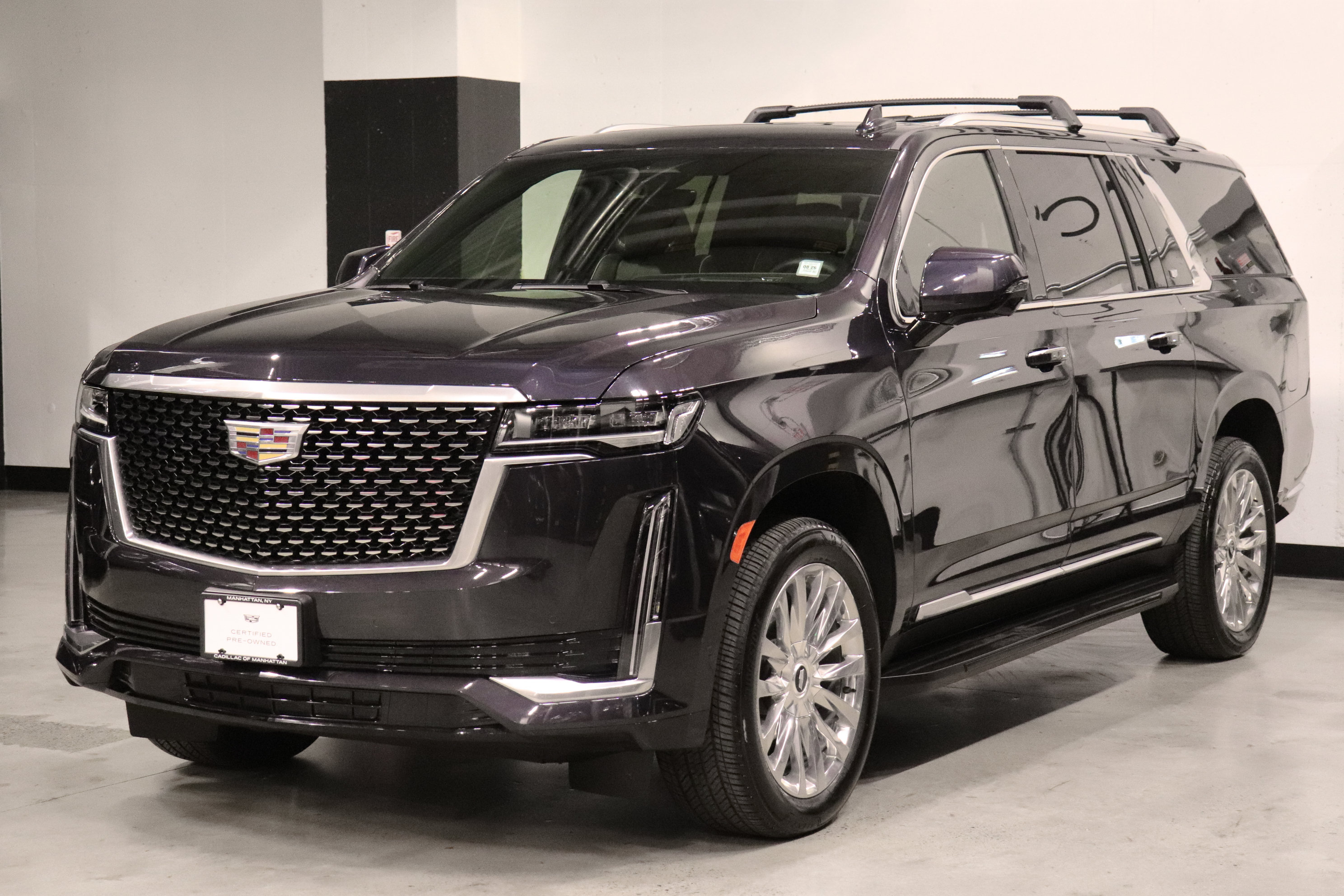 Used 2023 Cadillac Escalade ESV Premium Luxury AWD/4WD image 1