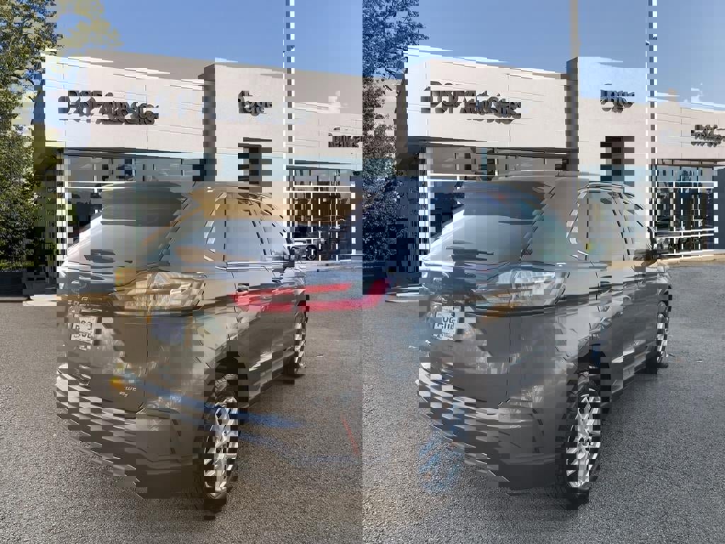 Used 2024 Ford Edge SEL image 2