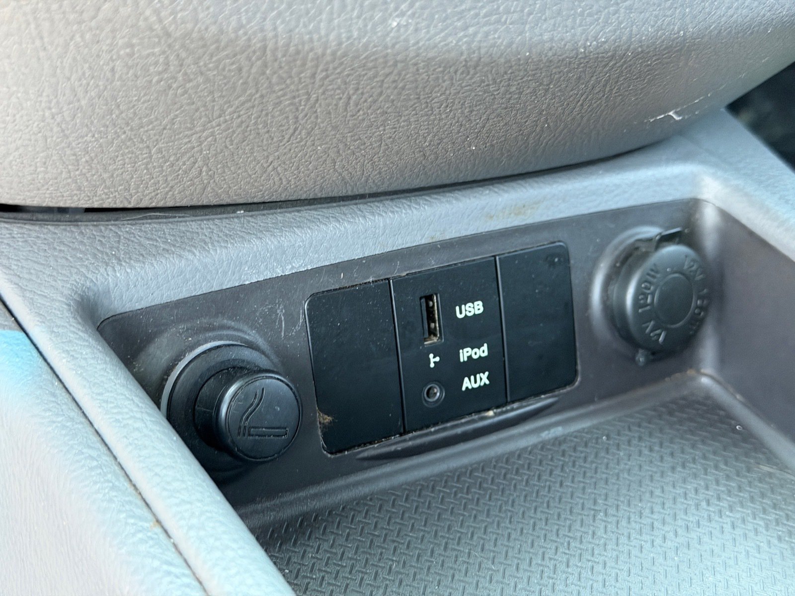 Used 2011 Hyundai Santa Fe SE FWD image 28
