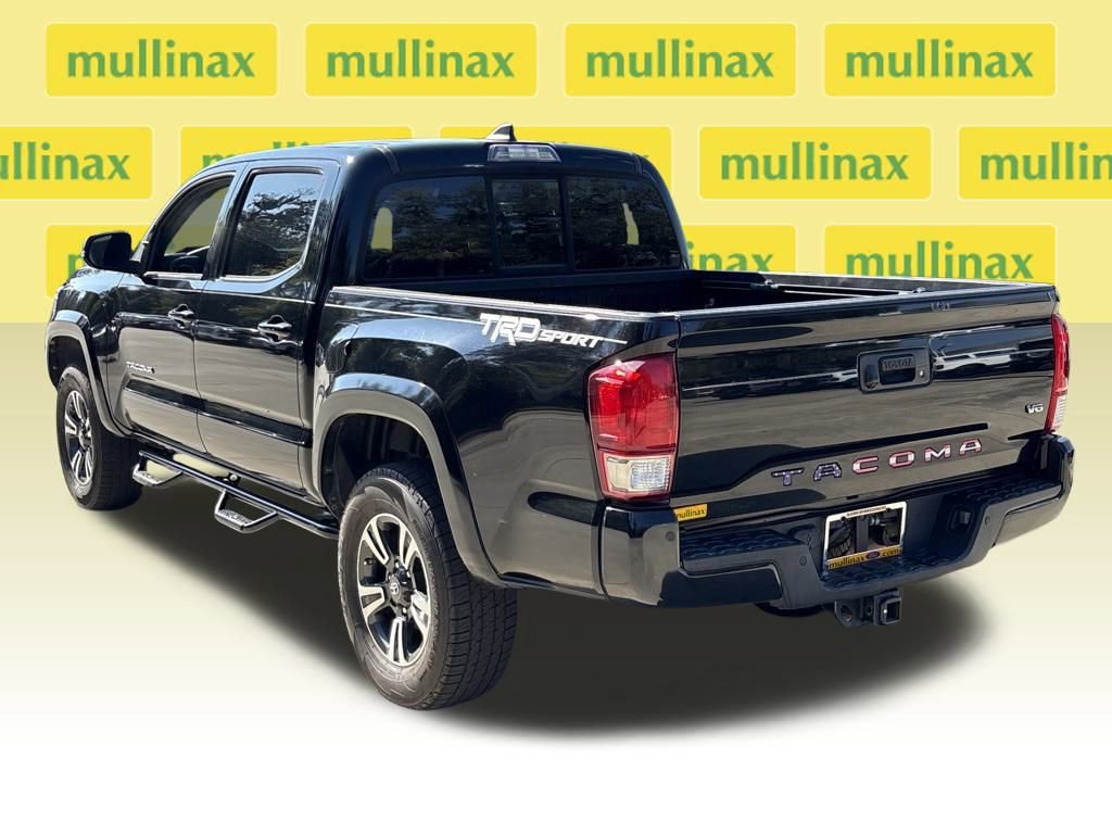 Used 2016 Toyota Tacoma TRD Sport image 9