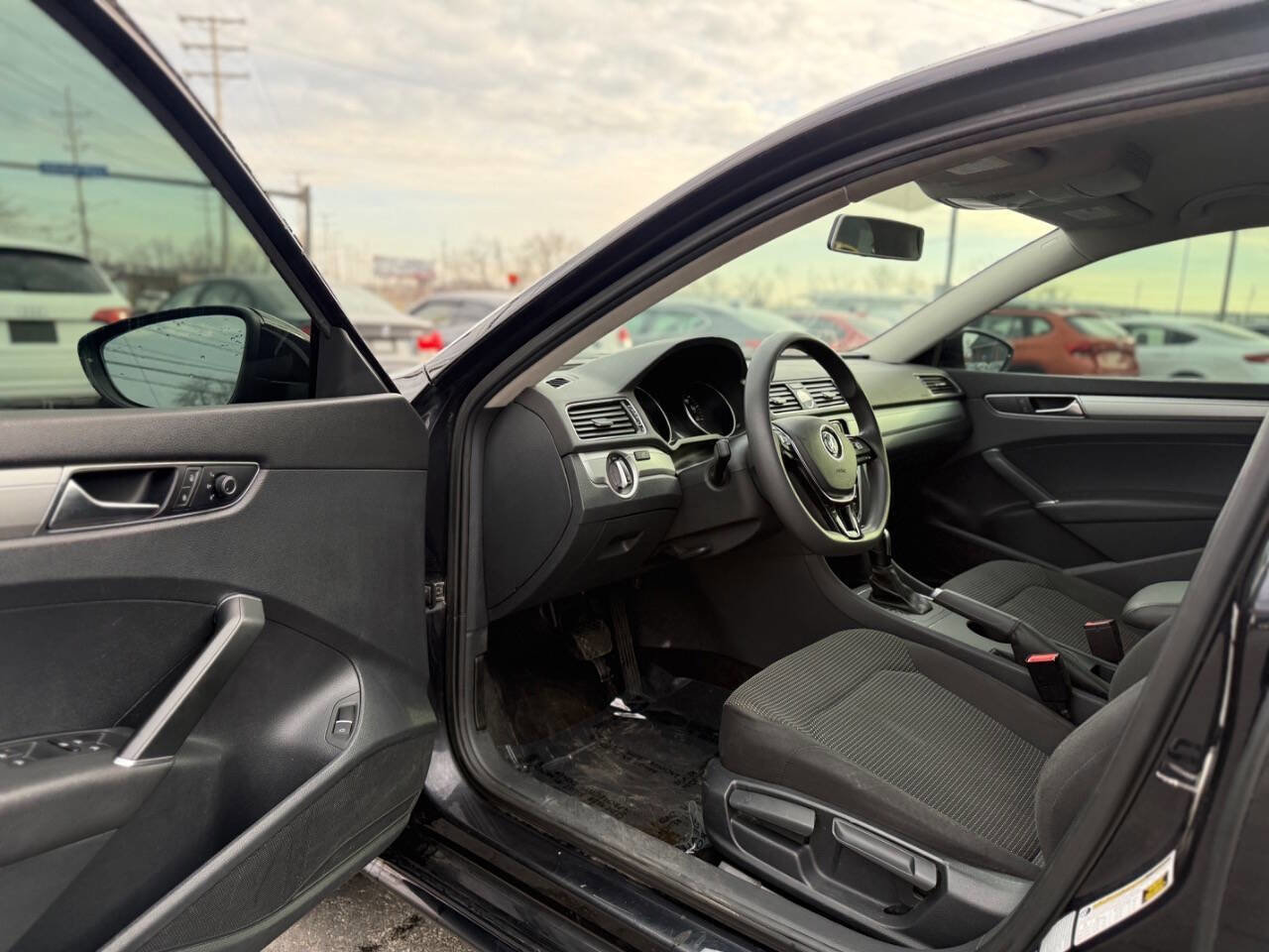 Used 2017 Volkswagen Passat 1.8T S image 11