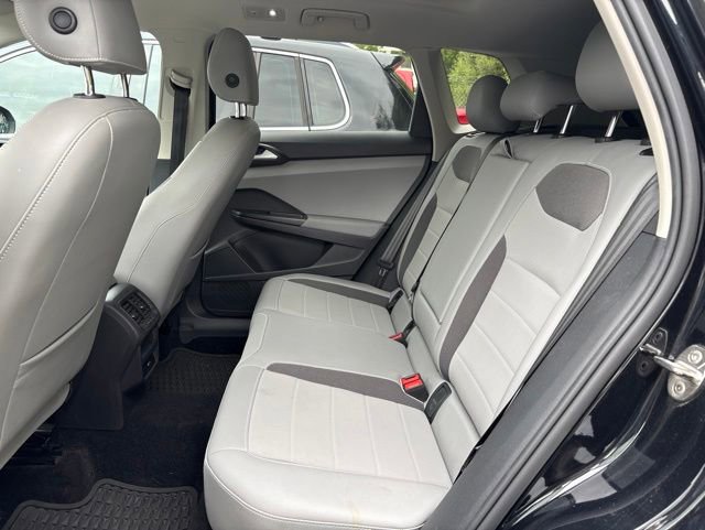 Certified 2022 Volkswagen Taos SE w/ Panoramic Sunroof Package FWD image 8