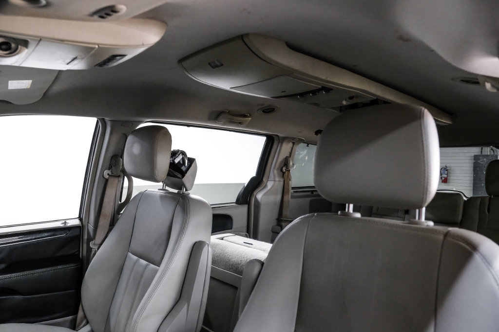 Used 2015 Chrysler Town & Country Touring w/ Driver Convenience Group FWD image 33