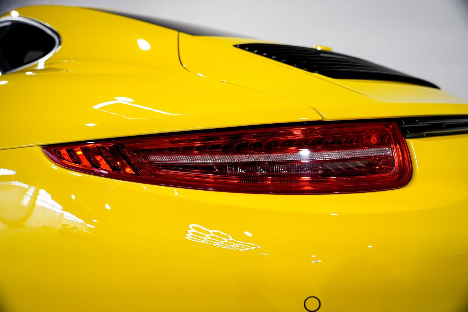 Used 2015 Porsche 911 Carrera GTS RWD image 34