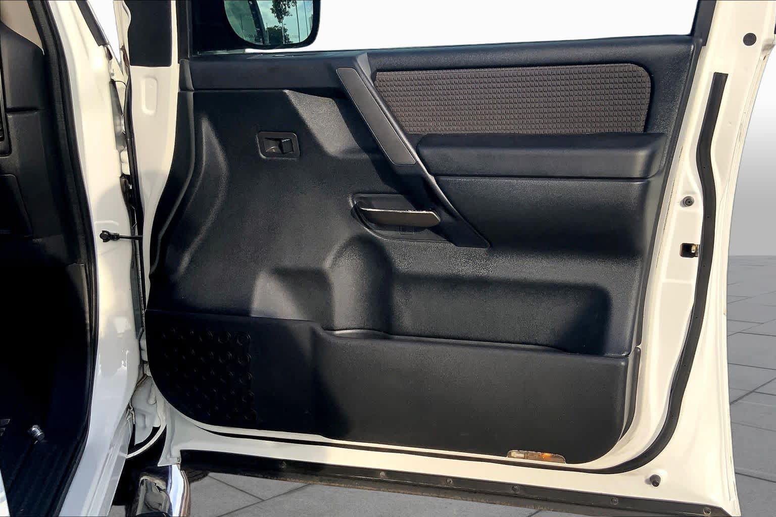 Used 2014 Nissan Titan SV w/ SV Value Truck Package RWD image 23