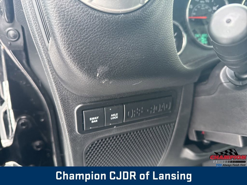 Used 2016 Jeep Wrangler Unlimited Rubicon w/ Connectivity Group image 15