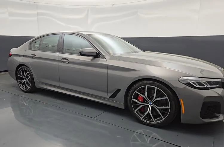 Used 2022 BMW M550i xDrive w/ Executive Package AWD/4WD image 2