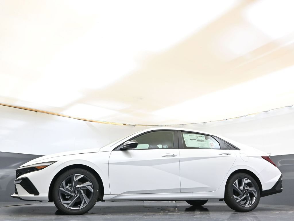 Certified 2025 Hyundai Elantra Sport FWD image 35
