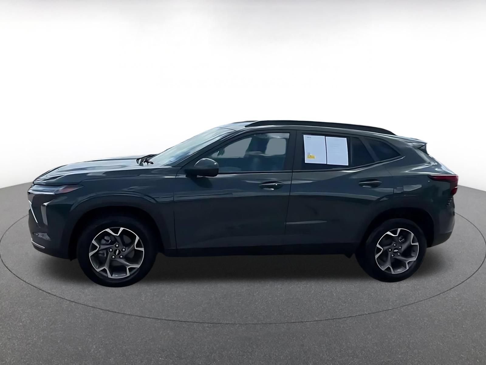 Used 2025 Chevrolet Trax LT w/ LT Convenience Package FWD image 7