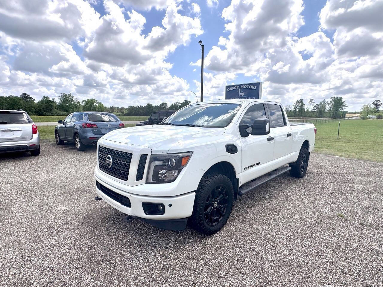 Used 2018 Nissan Titan SV w/ SV Convenience Package image 3