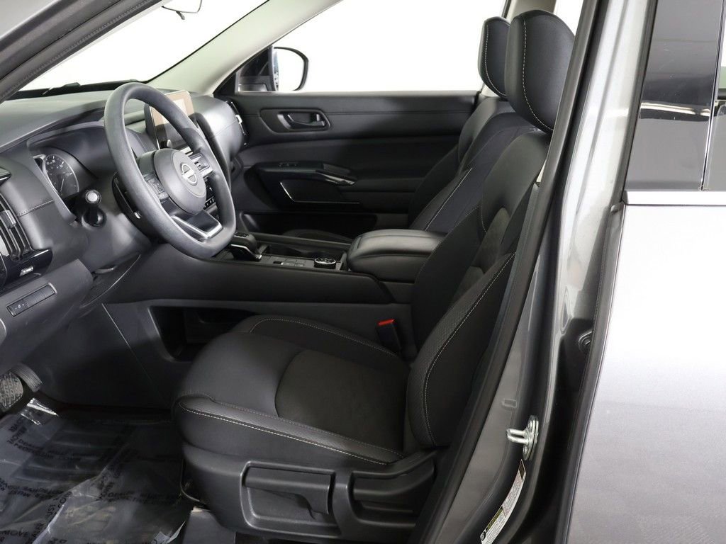 Used 2024 Nissan Pathfinder S image 26