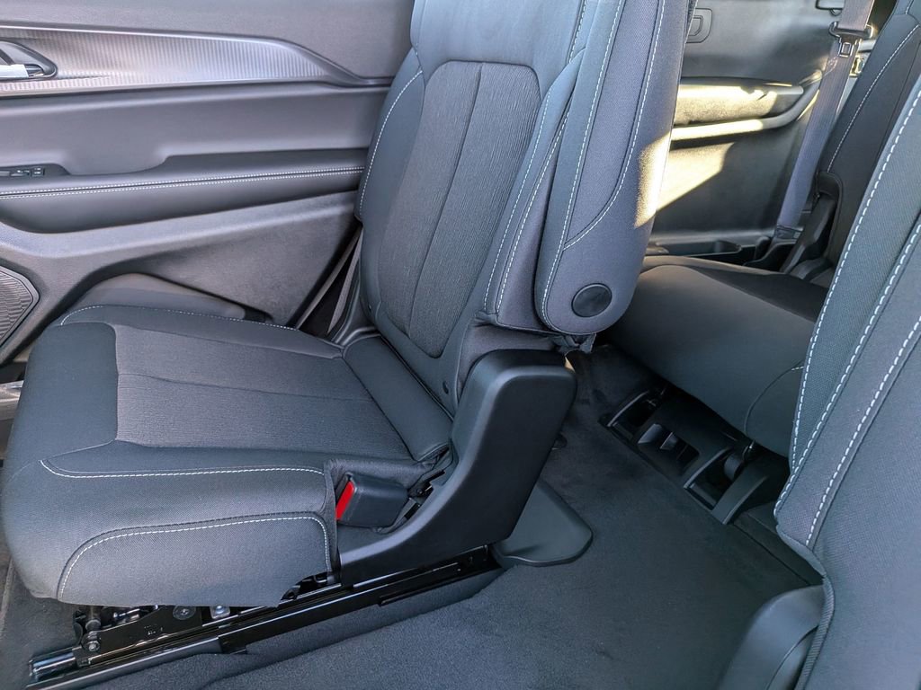 New 2025 Jeep Grand Cherokee L Laredo w/ Luxury Tech Group I image 33