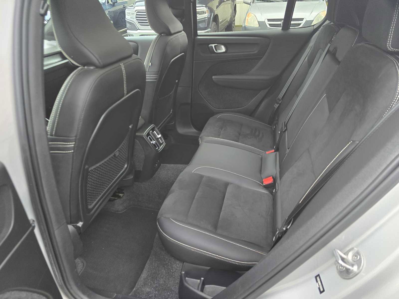 Certified 2023 Volvo C40 P8 Recharge Ultimate image 18