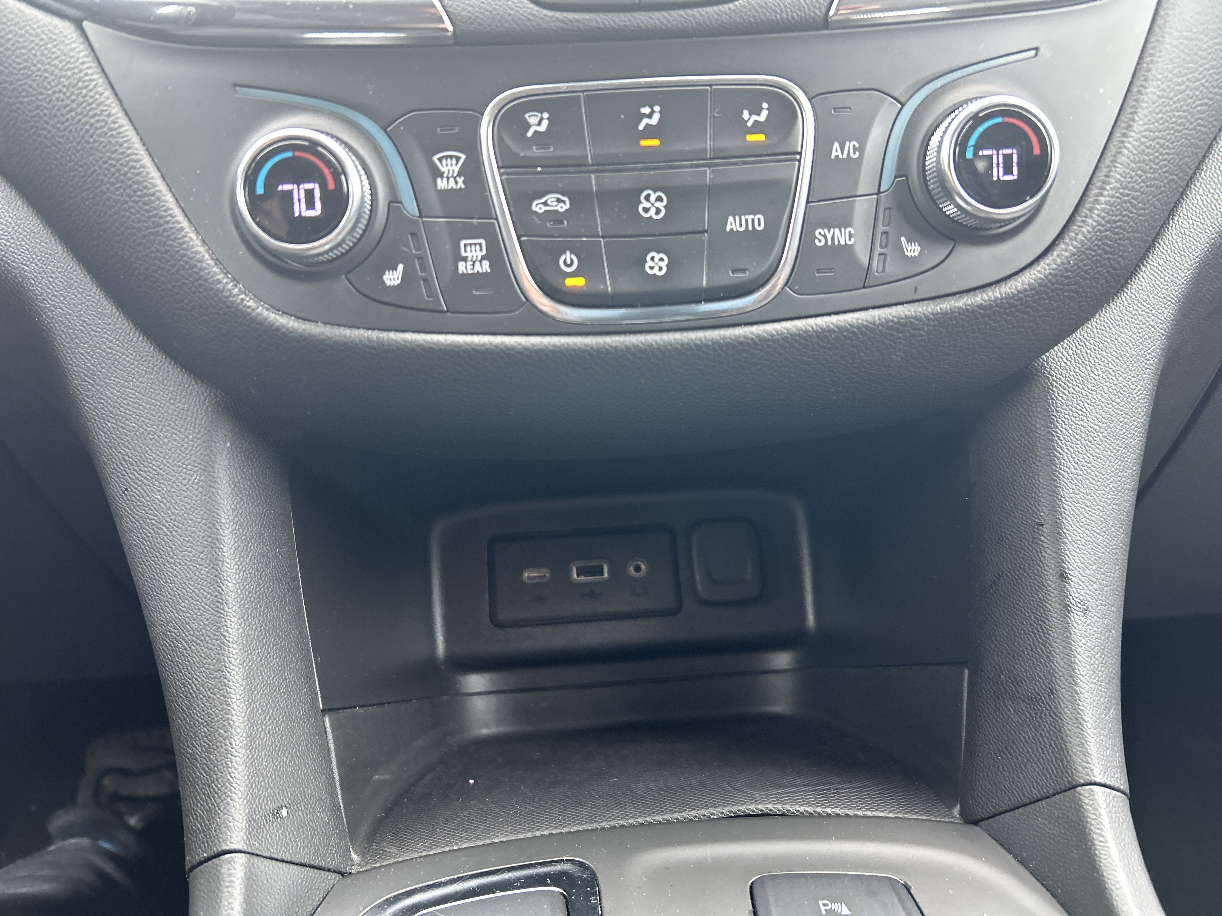 Used 2022 Chevrolet Equinox LT AWD/4WD image 18