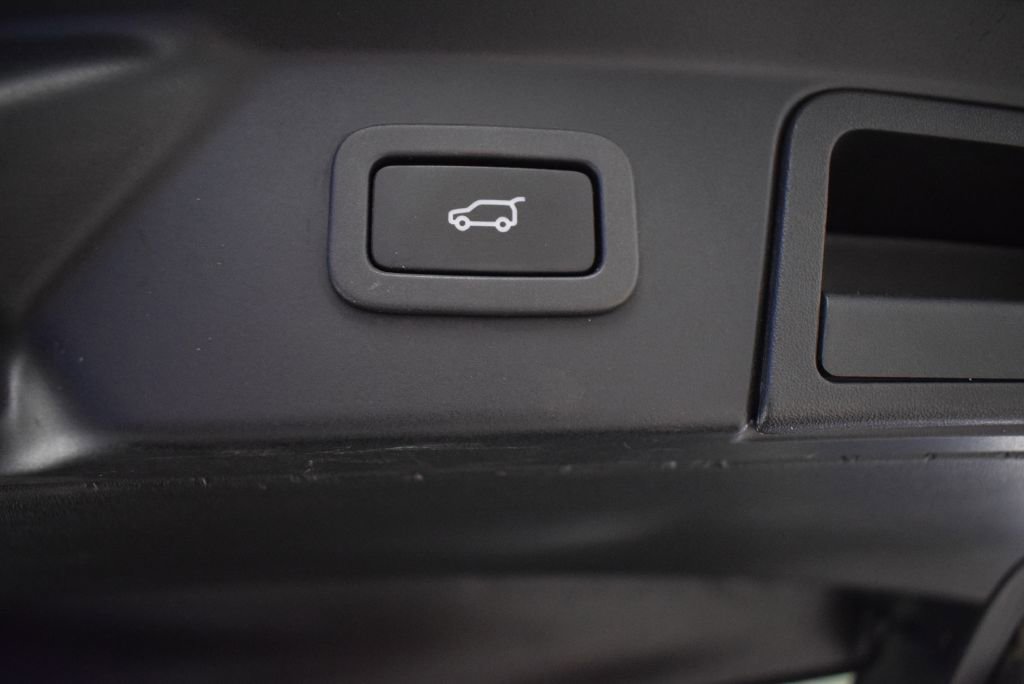 Used 2019 Land Rover Range Rover Velar S image 17