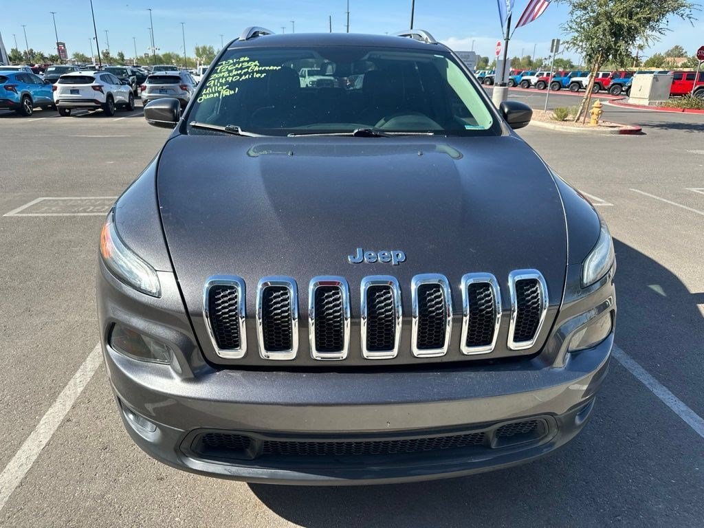 Used 2018 Jeep Cherokee Latitude Plus w/ Comfort/Convenience Group FWD image 8