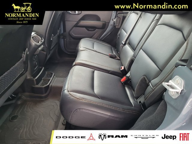 Used 2024 Jeep Wrangler Unlimited Sahara w/ Technology Group AWD/4WD image 18