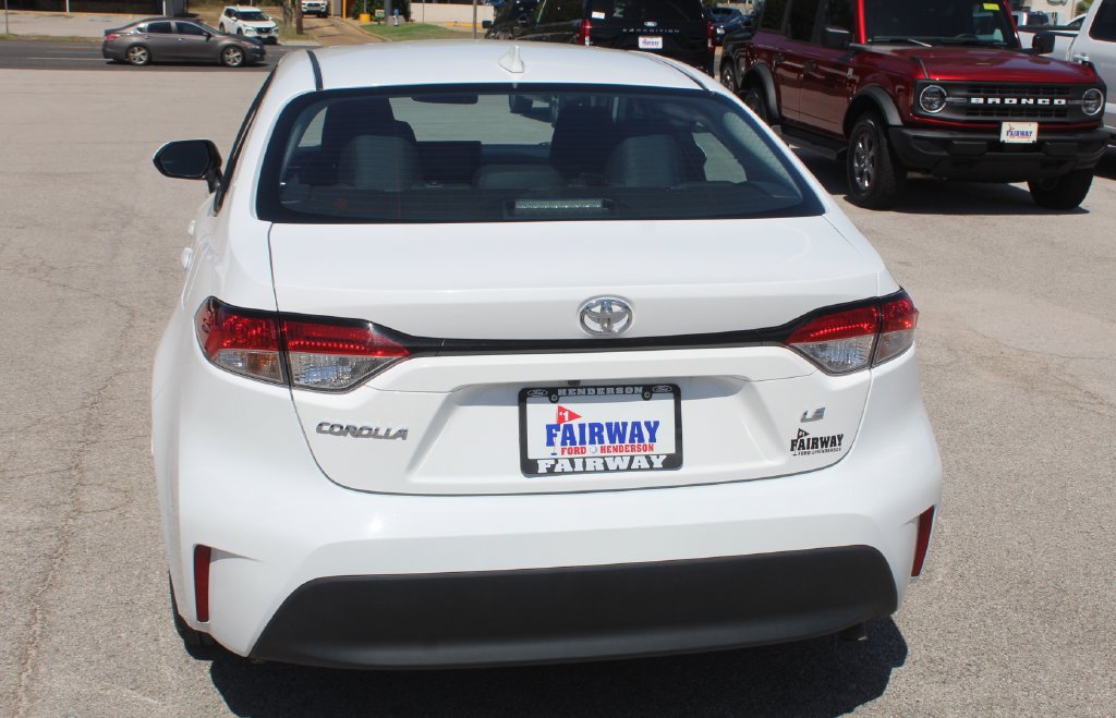 Used 2025 Toyota Corolla LE FWD image 10