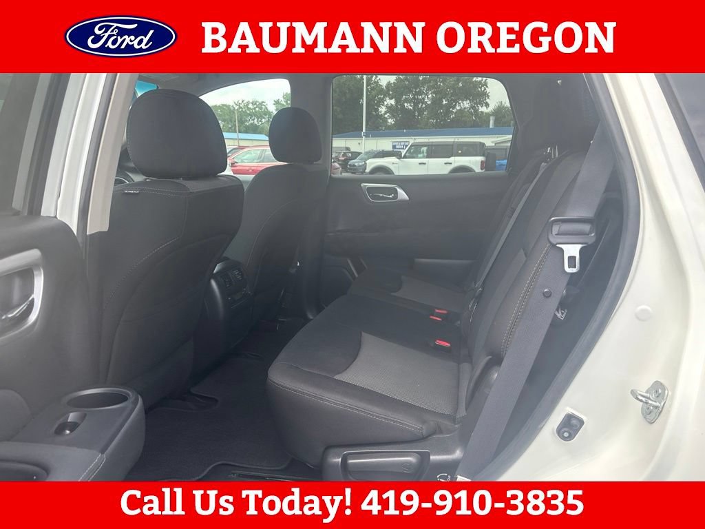 Used 2017 Nissan Pathfinder SV FWD image 14