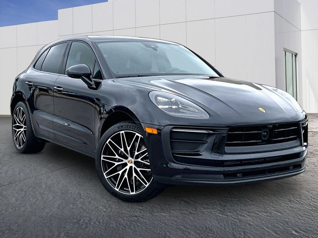 Certified 2025 Porsche Macan AWD/4WD image 9