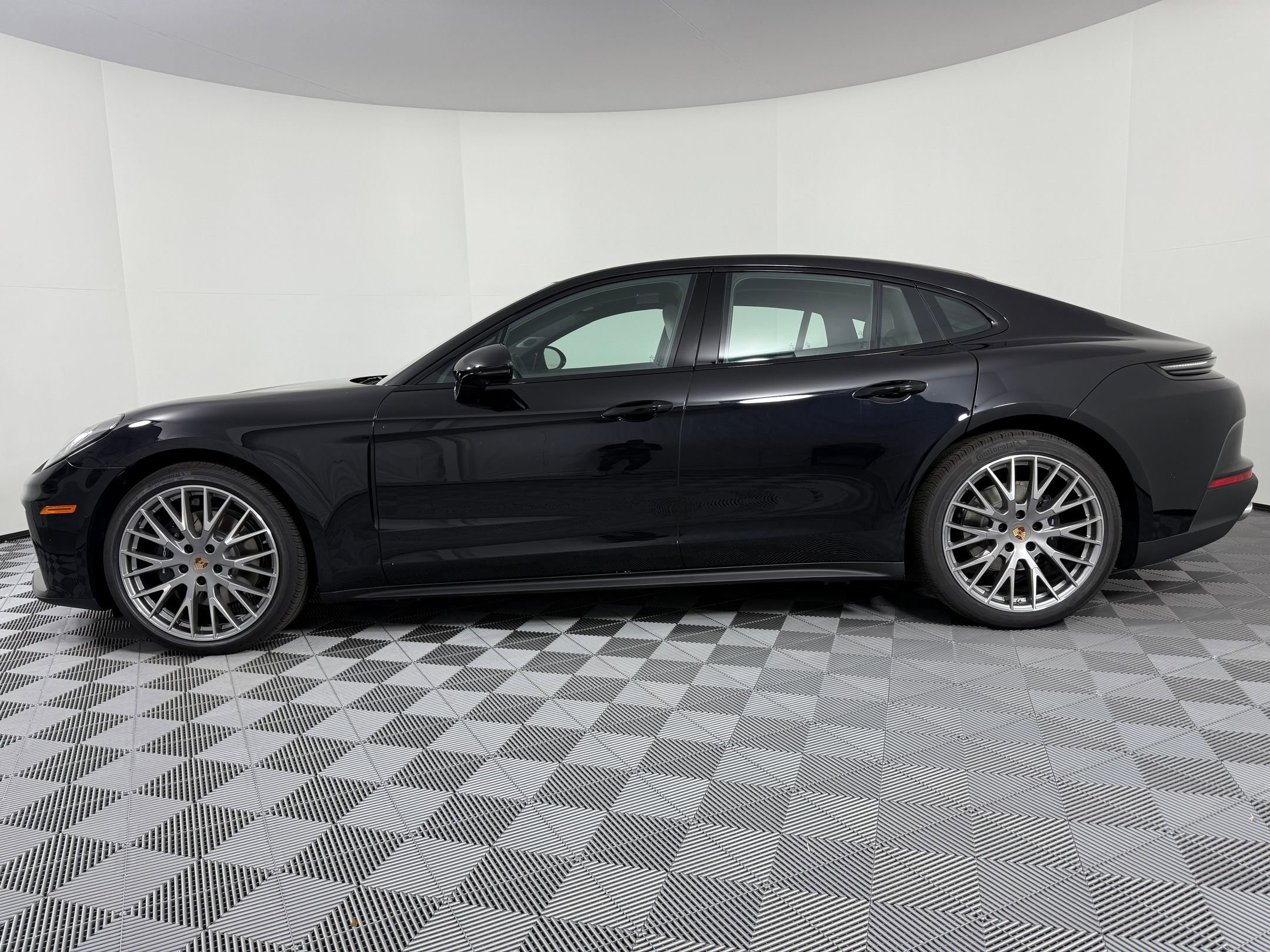 New 2026 Porsche Panamera 4 image 2