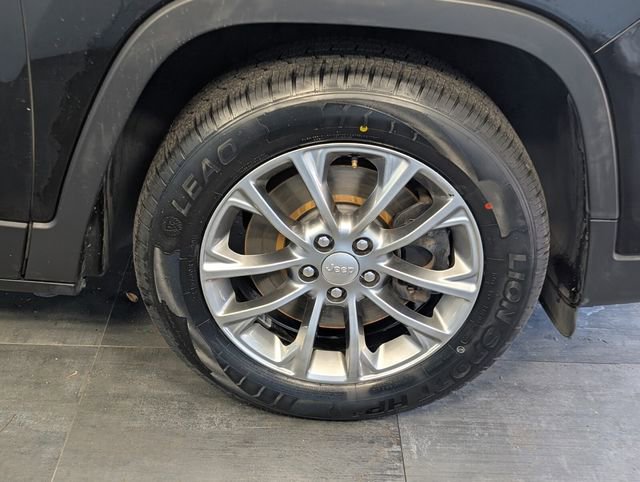 Used 2019 Jeep Cherokee Latitude Plus image 17