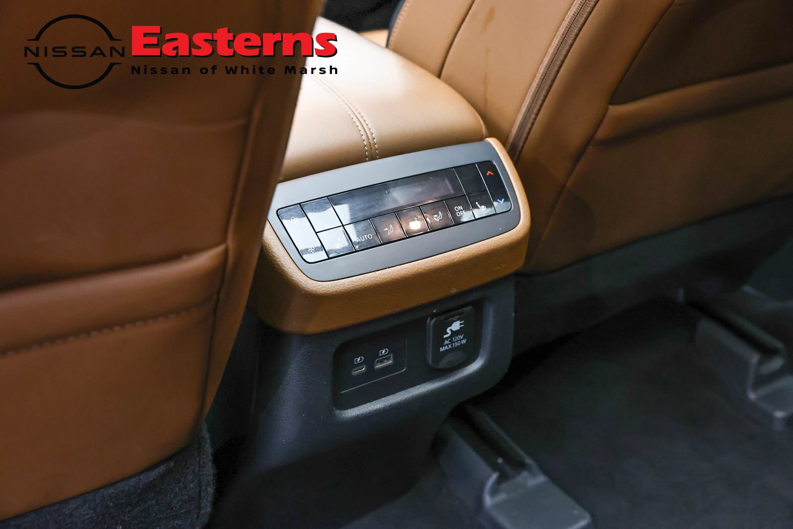Used 2024 Nissan Pathfinder Platinum w/ Black Appearance Package AWD/4WD image 23