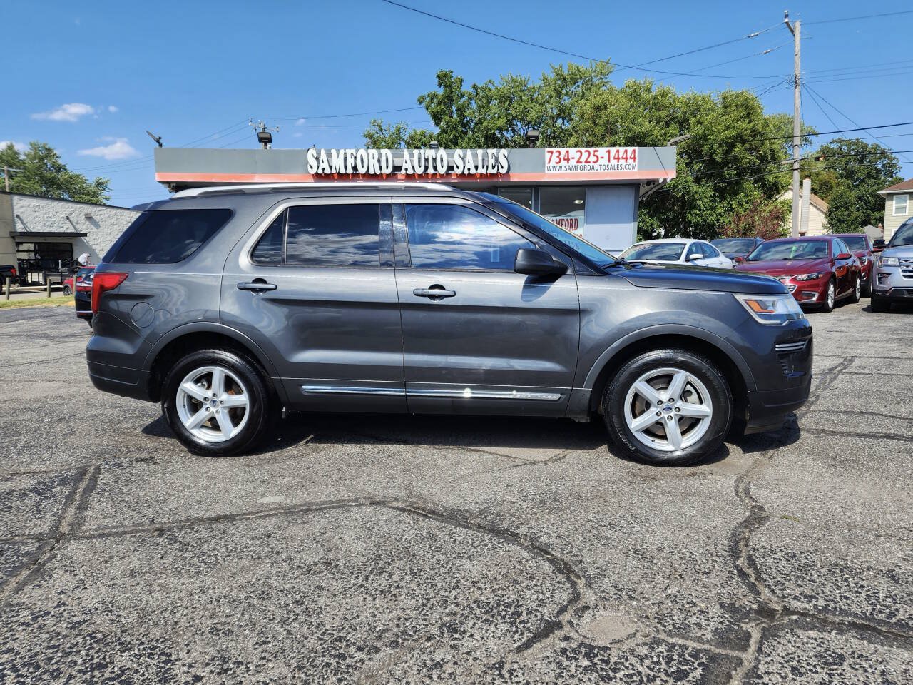 Used 2019 Ford Explorer XLT FWD image 8
