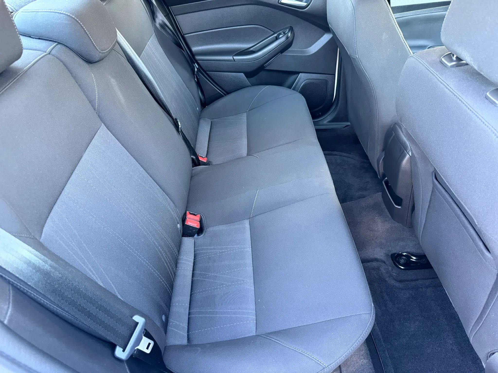 Used 2018 Ford Focus SE FWD image 14