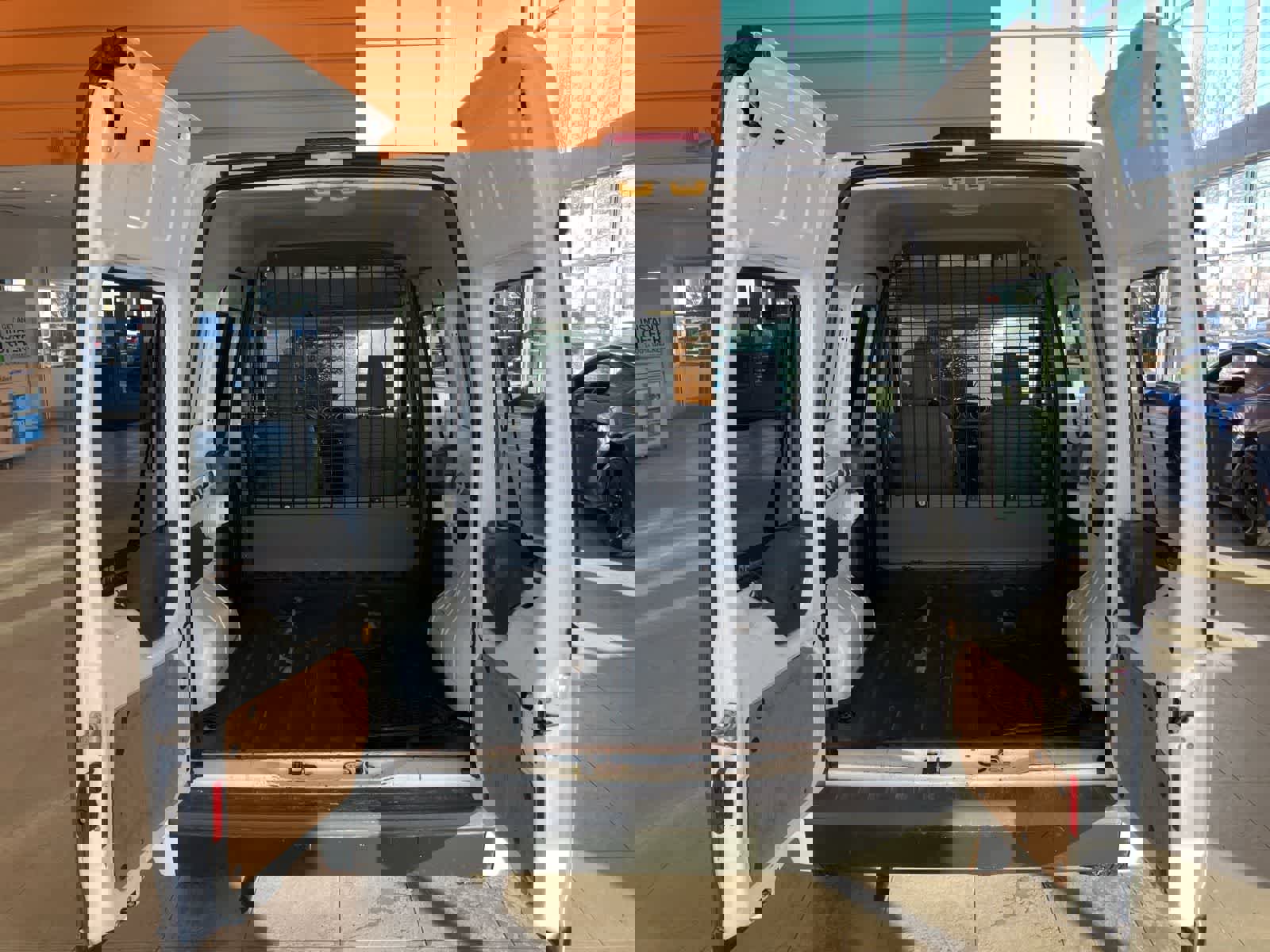 Used 2013 Ford Transit Connect XLT image 21