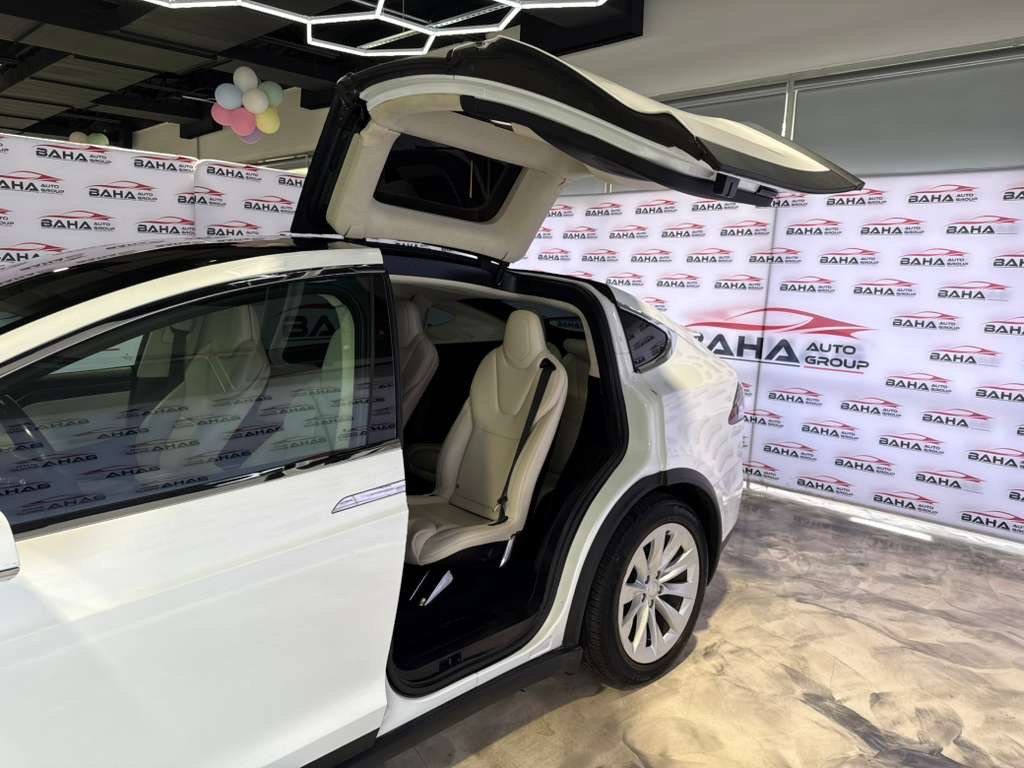 Used 2017 Tesla Model X 75D AWD/4WD image 39