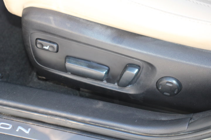Used 2013 Toyota Avalon Limited FWD image 12