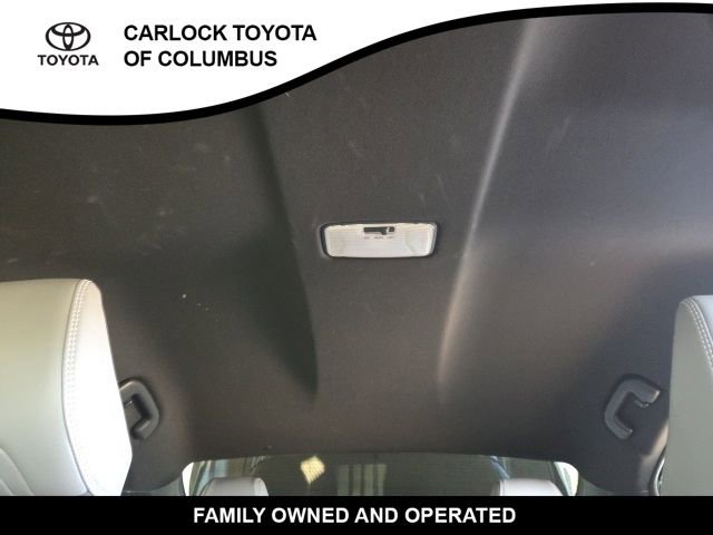 Used 2025 Toyota Camry SE w/ Convenience Package image 13