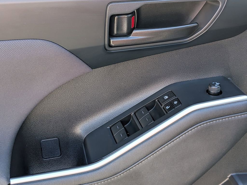 Used 2024 Toyota Highlander LE image 13