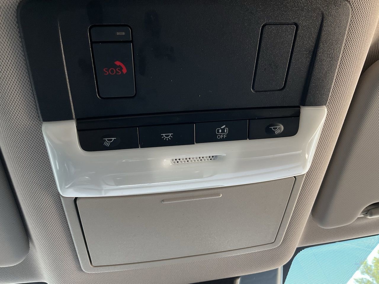 Used 2025 Nissan Rogue SV image 28