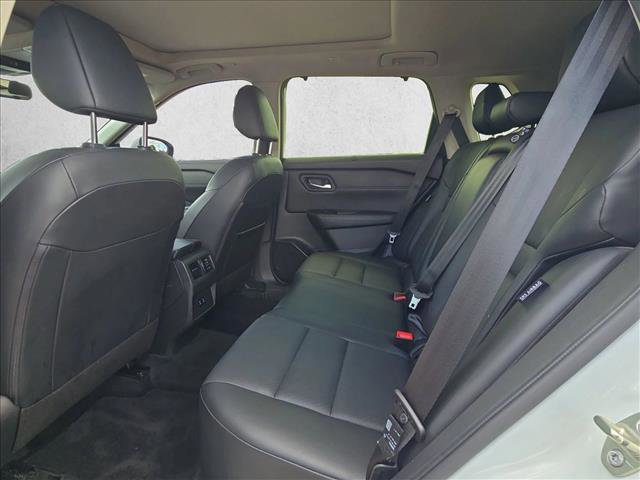 Used 2024 Nissan Rogue SV w/ SV Premium Package FWD image 17