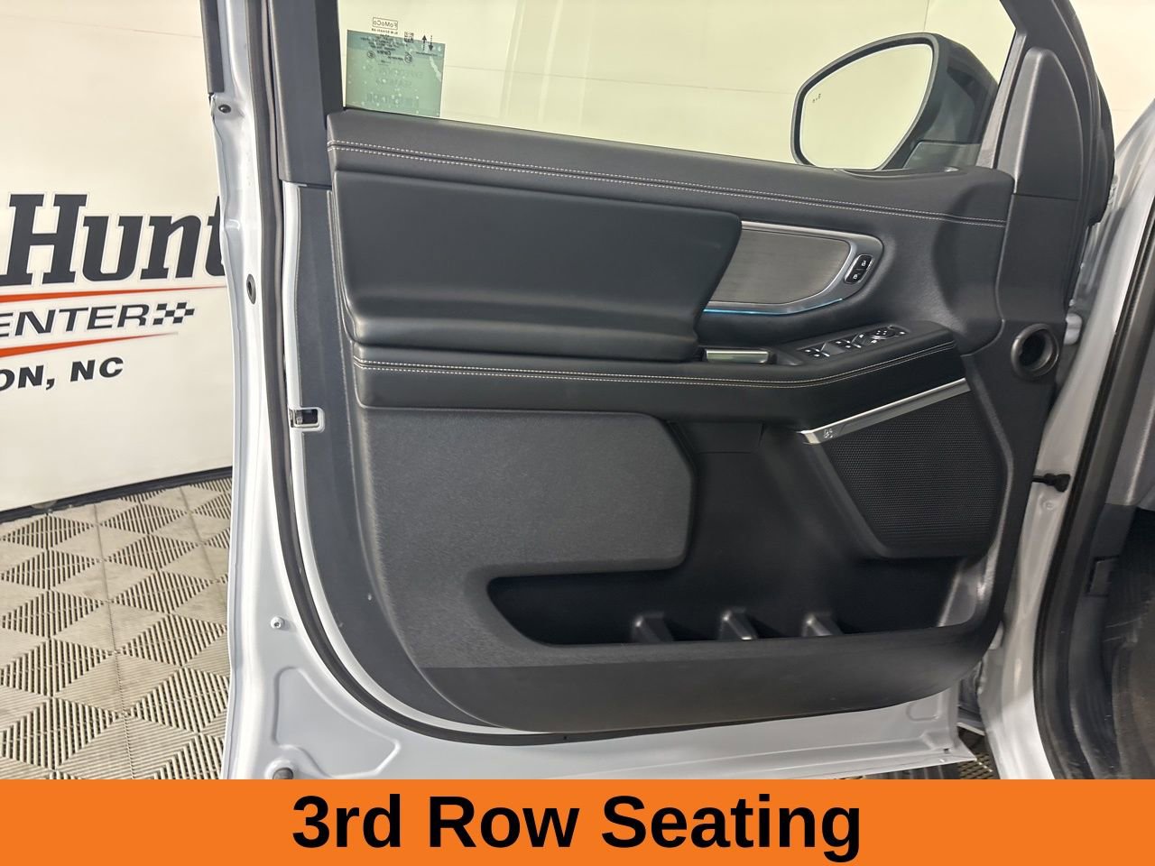 Used 2025 Ford Expedition Platinum image 8