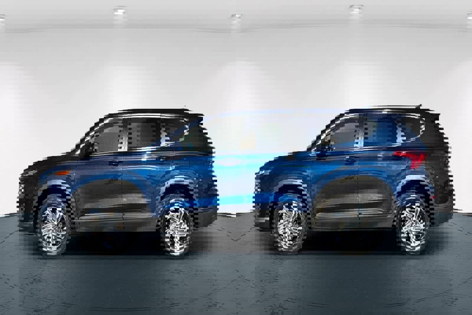 Used 2023 Hyundai Santa Fe SE w/ Cargo Package image 9