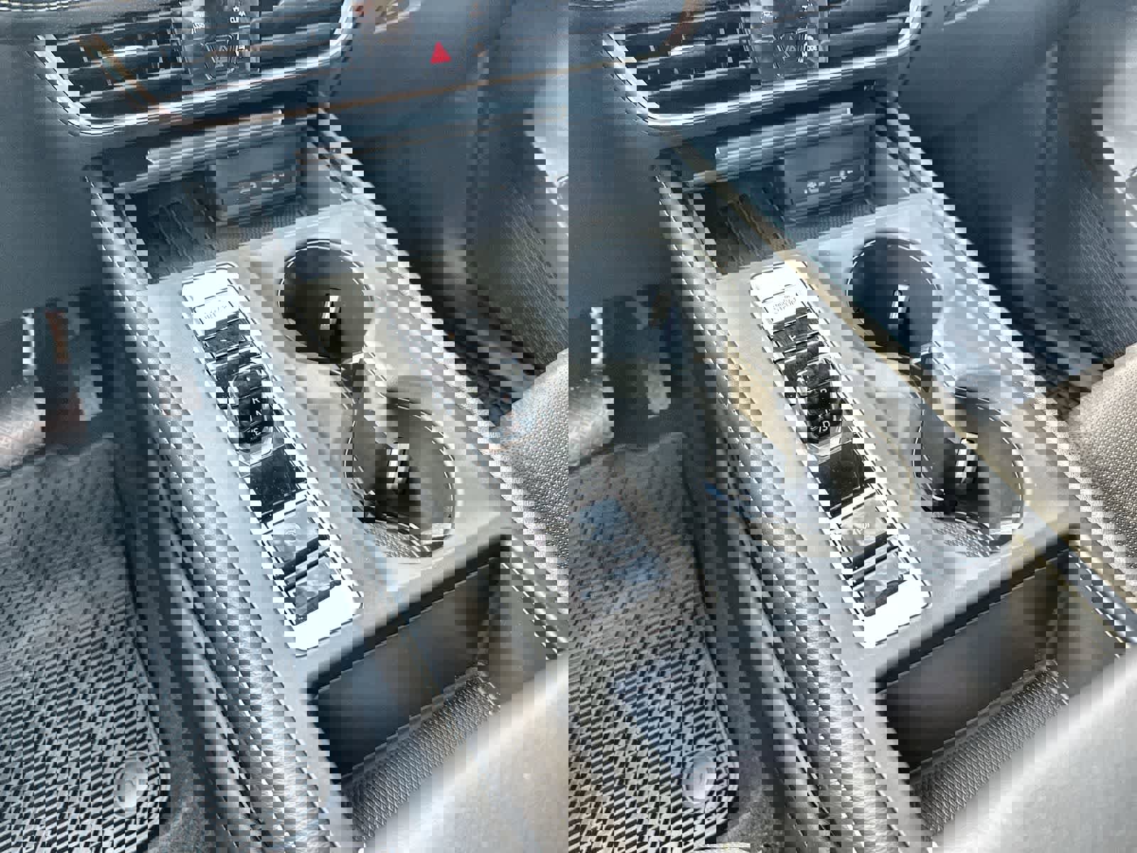 Used 2025 Volkswagen Atlas SE image 17