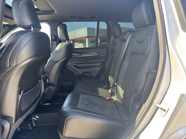 Used 2025 Jeep Grand Cherokee Altitude image 13