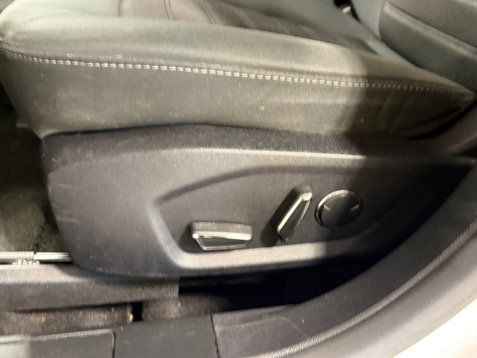 Used 2020 Ford Fusion SE FWD image 15