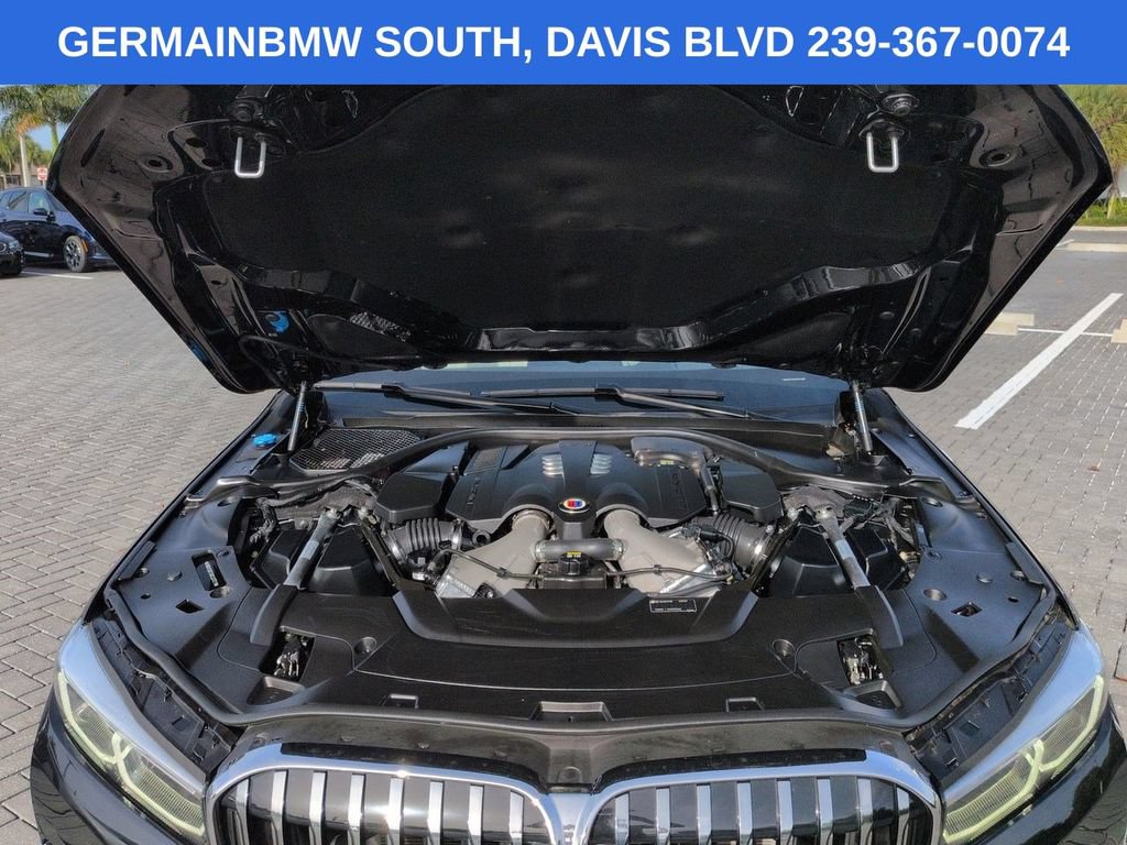 Used 2022 BMW ALPINA B7 xDrive AWD/4WD image 14